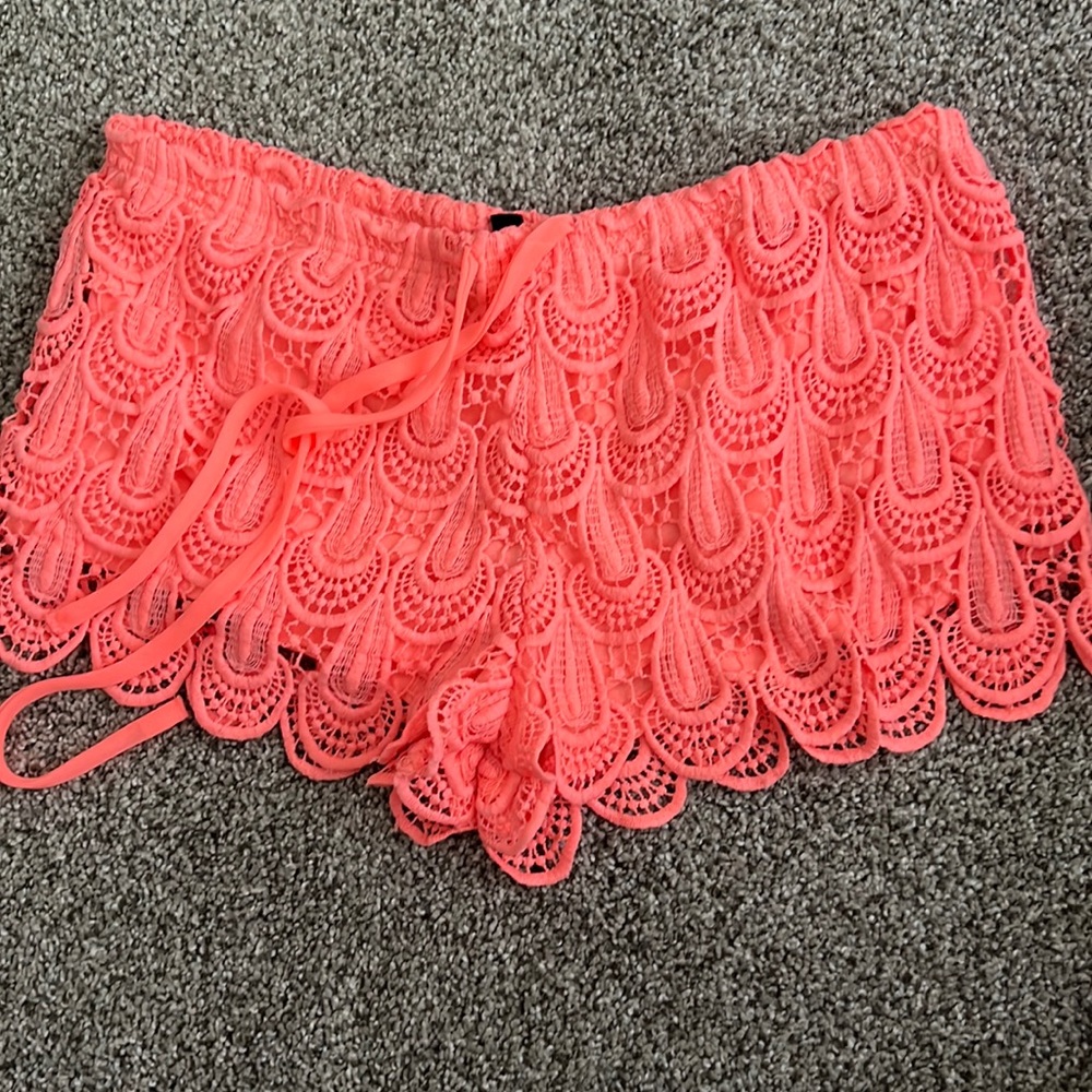 H&M size medium coral shorts